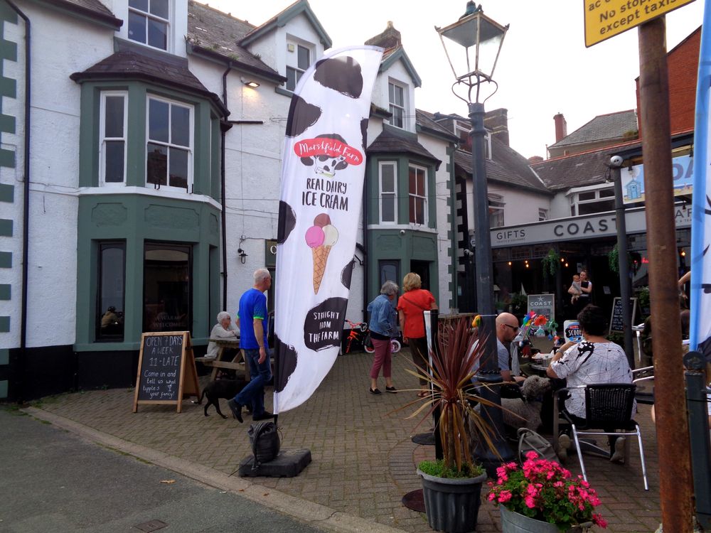 COAST CAFE & GIFTS - Updated October 2024 - 71 Rhos Promenade, Rhos on ...