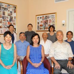 Clinique Sinocare - 6 acupuncturists, one with a Phd degree and two with master's degrees.