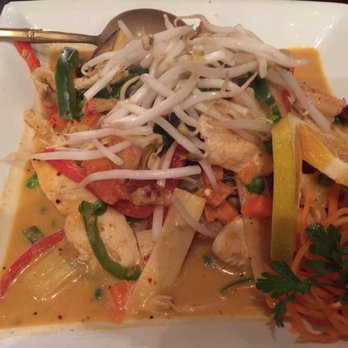 Nicky's Thai Kitchen - Red curry noodle - Thai Near Me - Pittsburgh, Pennsylvania