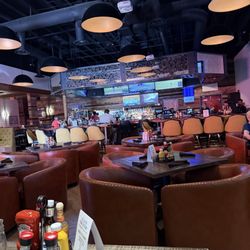 Rustic House - Dining and bar with a sports vibe atmosphere