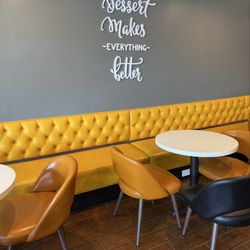 Mochi - Bench seat wall
