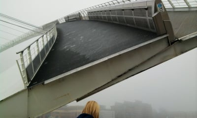Gateshead Millennium Bridge by null