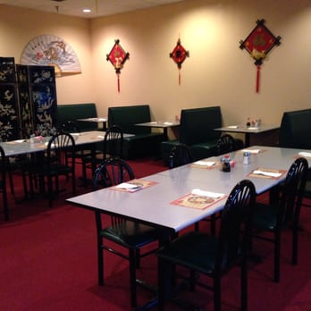 Chan's Garden - a dining room with tables and chairs - Chinese Near Me - Elgin, Illinois