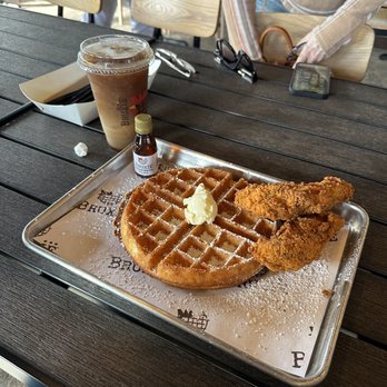 Bruxie - CHICKEN AND WAFFLE - Chicken Shop Near Me - Long Beach, California