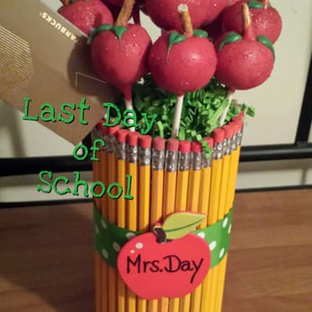 Dessert Mom - a teacher's apple bouquet made of pencils - Desserts Near Me Dessert Mom - a teacher's apple bouquet made of pencils - Desserts Near Me