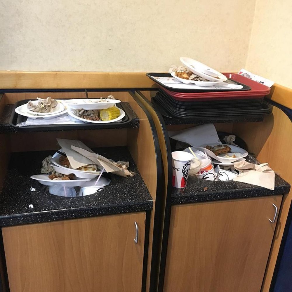 KFC - Here is the trash at 8:00 pm with 6 workers in the building and 4 customers in the lobby. - Fast Food Near Me - Piedmont, South Carolina