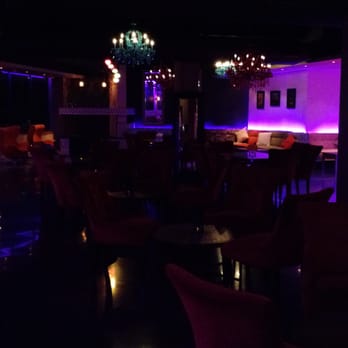 Greenhouse Kitchen + Bar - Pardon the lack of detail in this shot. I included it to add a sense of scale. - Cocktail Bars Near Me - Vienna, Virginia