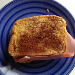 Mo's Place - This is how bad the food is its thrown together. The bread not cooked and cinnamon looks like they tossed to on top