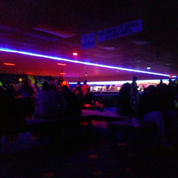 Roller World - Skating Rinks Near Me - Saugus, Massachusetts