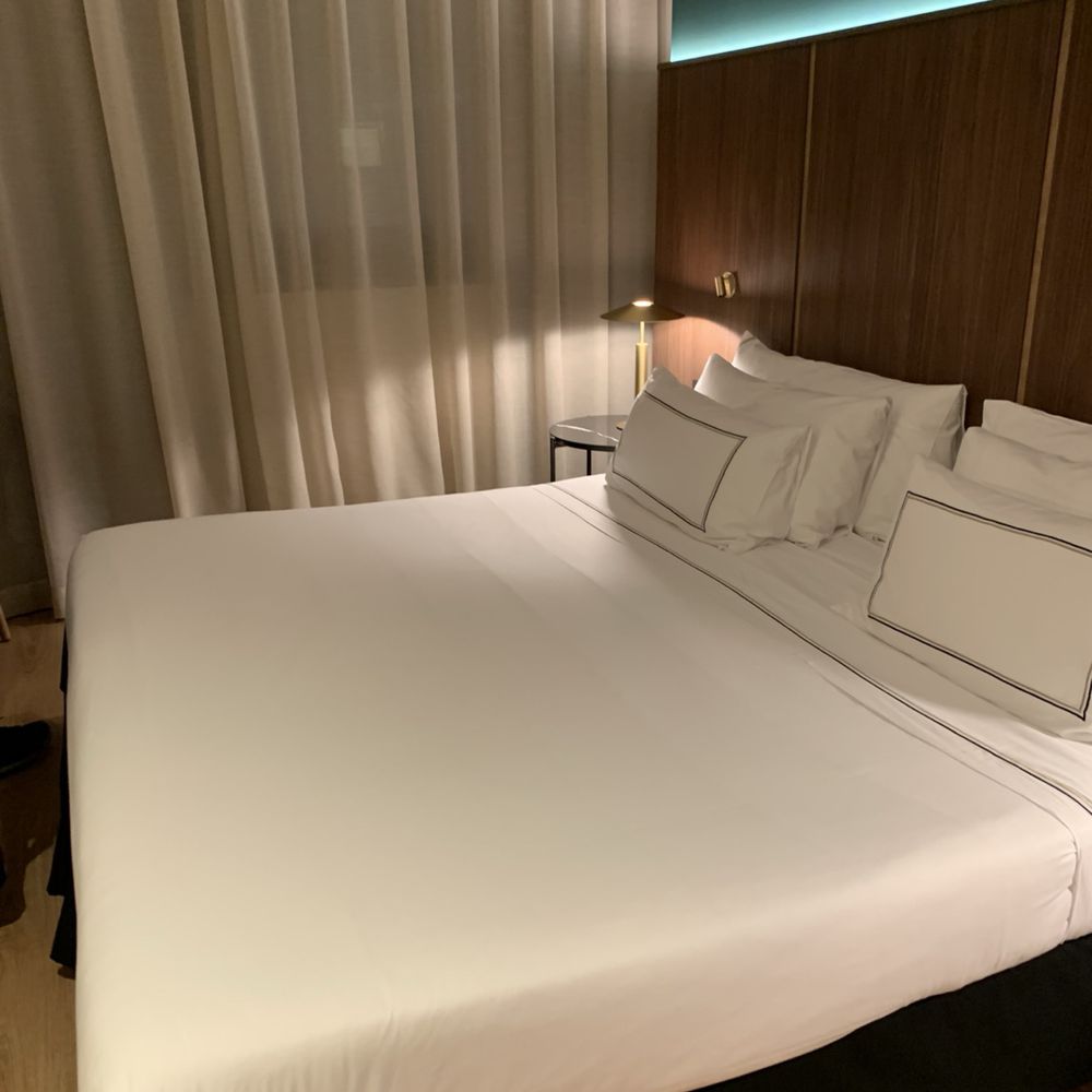 Meliá - bed - Hotels Near Me - Milan, Michigan