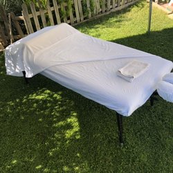 Ludovic Maire Massages - Massage à domicile dans le jardin de la personne qui a été massé en massage suédois