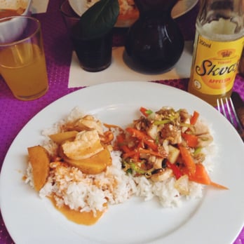 Nalymit Thaikøkken - Left: Gaeng Galee, Right: Grathiem Phrik Thai - Thai Near Me - Bagsværd, 84 Nalymit Thaikøkken - Left: Gaeng Galee, Right: Grathiem Phrik Thai - Thai Near Me - Bagsværd, 84