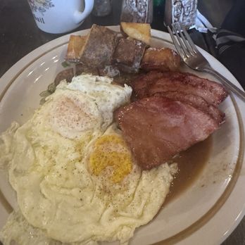Grand Pied - Eggs and ham with red eye gravy - Breakfast & Brunch Near Me - St. Louis, Missouri