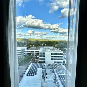 The Summit Hotel - Hotels Near Me - Cincinnati, Ohio