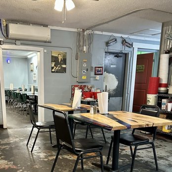 Taranto's Crawfish - Inside dining - Seafood Near Me - Biloxi, Mississippi