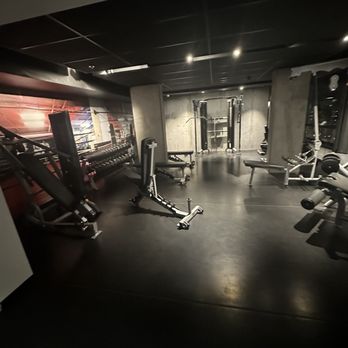 Hôtel Monville - Gym - Hotels Near Me - Montreal, Quebec Hôtel Monville - Gym - Hotels Near Me - Montreal, Quebec