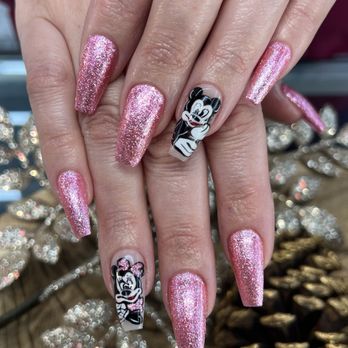 glow me & nails