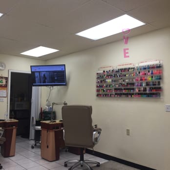 Express Nails - Clean and tidy stations with more than enough colors to choose from. - Massage Near Me - Long Beach, California Express Nails - Clean and tidy stations with more than enough colors to choose from. - Massage Near Me - Long Beach, California