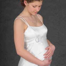 Mijke - Umstandsbrautkleid Donatella aus Crepe Satin