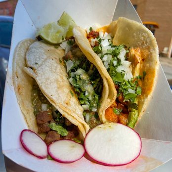 El Rincon Oaxaqueño - a hand holding a taco - Food Trucks Near Me - Pittsburgh, Pennsylvania