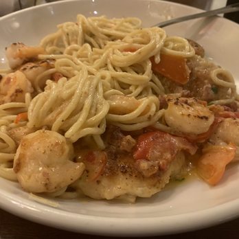 Olive Garden Italian Restaurant - Chicken and shrimp carbonara - Italian Near Me - Clovis, California