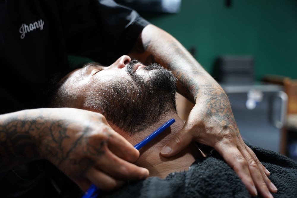 Wolves Barbershop Logo