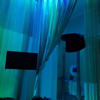Chic&Basic Born - Colored lights at night around shower - Hotels Near Me - Barcelona, B