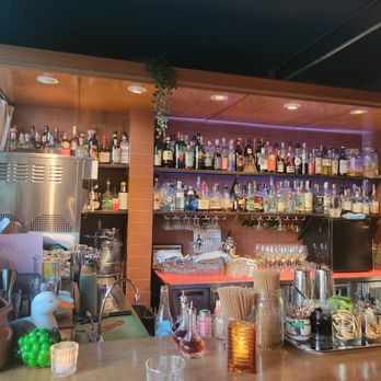 Gabbiano's - Bar area - Italian Near Me - Portland, Oregon