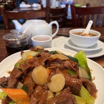New Sky Restaurant - Beef chow mein noodles. - Chinese Near Me - Toronto, Ontario