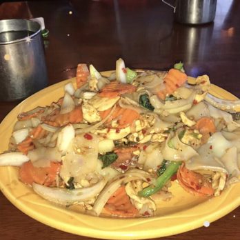 Saigon -2- Siam Bistro - Chicken drunken noodle - Vietnamese Near Me - Gilroy, California