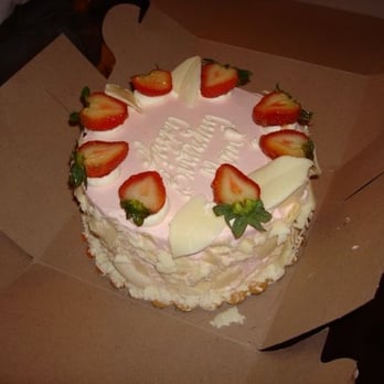 Freeport Bakery - Champagne Cake - Bakeries Near Me - Sacramento, California