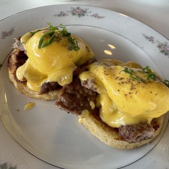 Spud's Coffee - Eggs Benedict with sausage - Cafes Near Me - Fort Lauderdale, Florida Spud's Coffee - Eggs Benedict with sausage - Cafes Near Me - Fort Lauderdale, Florida