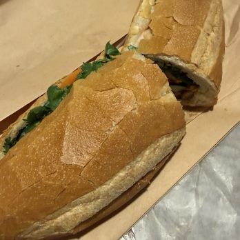 Bella Banh Mi Cafe - Bbq Chicken Sandwich - Sandwiches Near Me - Honolulu, Hawaii Bella Banh Mi Cafe - Bbq Chicken Sandwich - Sandwiches Near Me - Honolulu, Hawaii