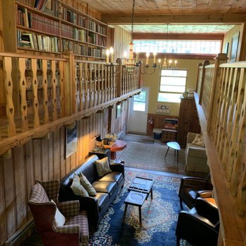 Snowvillage Inn - Inside the red barn - Hotels Near Me - Eaton, New Hampshire