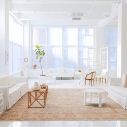 Location 05 Studios - Furnished daylight space.