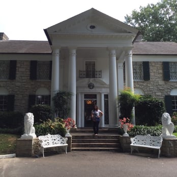 Graceland - In front of Elvis's home - Museums Near Me - Memphis, Tennessee Graceland - In front of Elvis's home - Museums Near Me - Memphis, Tennessee