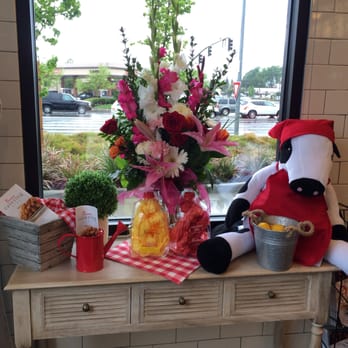 Chick-fil-A - How cute is this setup! - Fast Food Near Me - Granite Bay, California Chick-fil-A - How cute is this setup! - Fast Food Near Me - Granite Bay, California