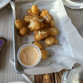 Le Café Station Grill - Cheese curds - Breakfast & Brunch Near Me - Chicago, Illinois Le Café Station Grill - Cheese curds - Breakfast & Brunch Near Me - Chicago, Illinois