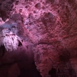 Grutas de Loltún - No hay mucha luz en este lugar, el juego de luces es automático, pero tranquilo no te pierdes.