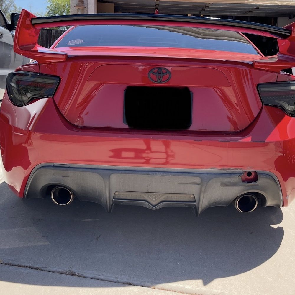 Damaged bumper Damaged bumper