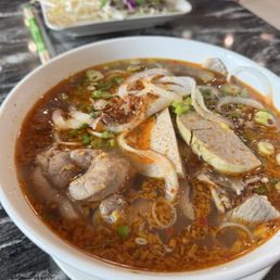 B7. Bun Bo Hue B7. Bun Bo Hue