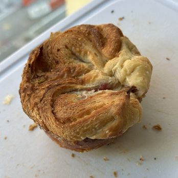 L'Appartement 4F - Raspberry kouign amann - Bakeries Near Me - Brooklyn, New York