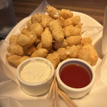 Yard House - Wisconsin Fried Cheese Curds - Vegetarian Near Me - San Diego, California