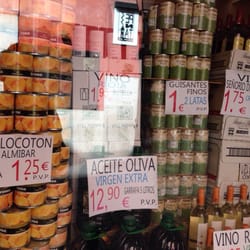Alimentación Nieto - Me encanta ver las latas colocadas como en los antiguos ultramarinos...