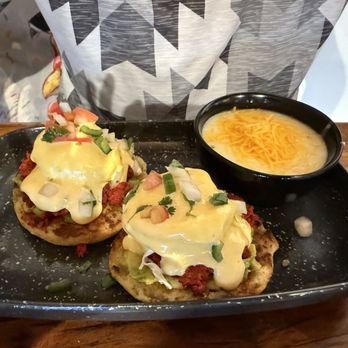 Snookies Craft Kitchen - Eggs Benedict with grits - Breakfast & Brunch Near Me - Scotland, Texas
