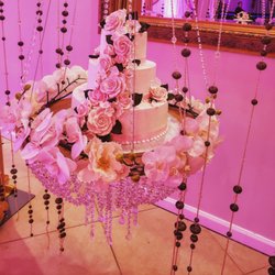 Golden Palace Banquet Hall - The fairy tale cake swing