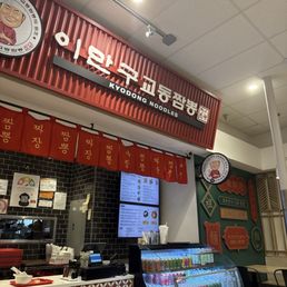 직원분 친절하고 우선 여기 짜장면 콤보 너무 맛있음 :) 자주 오는데 친절하니까 기분도 좋네요!! 추천 직원분 친절하고 우선 여기 짜장면 콤보 너무 맛있음 :) 자주 오는데 친절하니까 기분도 좋네요!! 추천