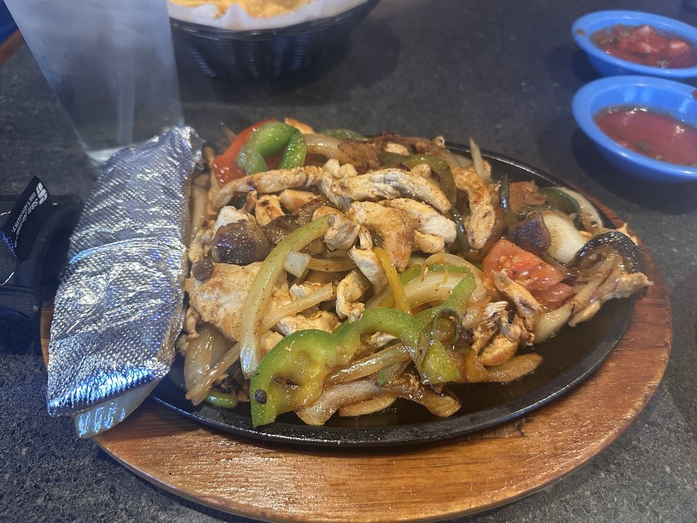 Tres Hermanos Nunez Logo