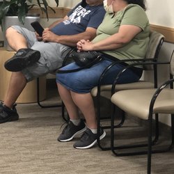 Atrius Health - Some idiots can't read. And reception won't tell this fool to put his mask on.