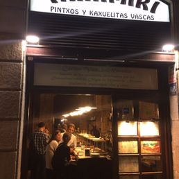 More a neighborhood bar than a tourist stop two blocks from Picasso Museum.